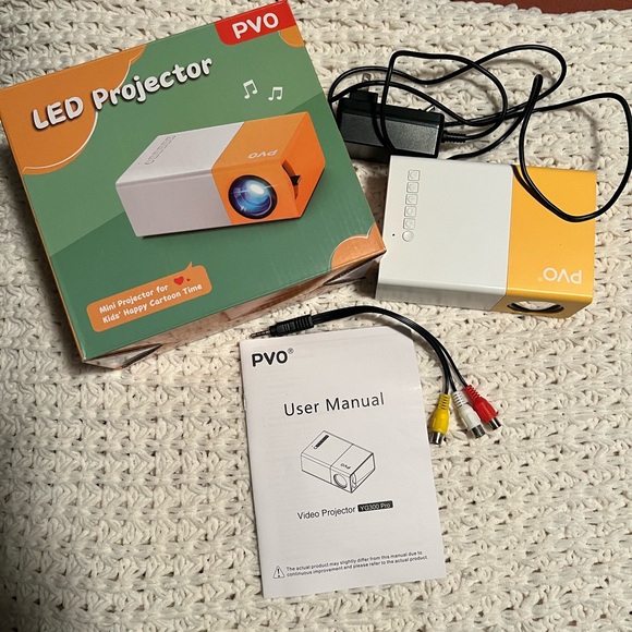 LED Mini Projector - Picture 1 of 3